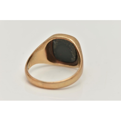 92 - A 9CT GOLD GENTS BLOODSTONE SIGNET RING, polished rounded rectangular bloodstone inlay, to a polishe... 