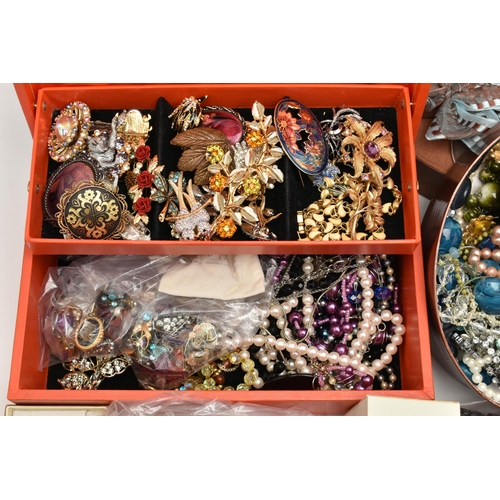 162 - A BOX OF ASSORTED JEWELLERY AND WATCHES, to include  a small selection of white metal jewellery, mos... 