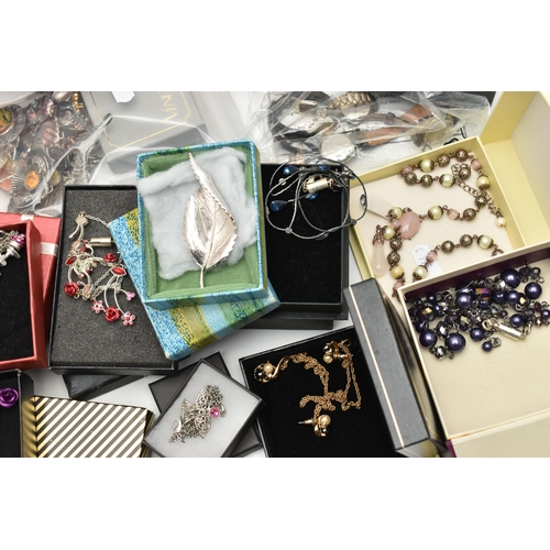 162 - A BOX OF ASSORTED JEWELLERY AND WATCHES, to include  a small selection of white metal jewellery, mos... 