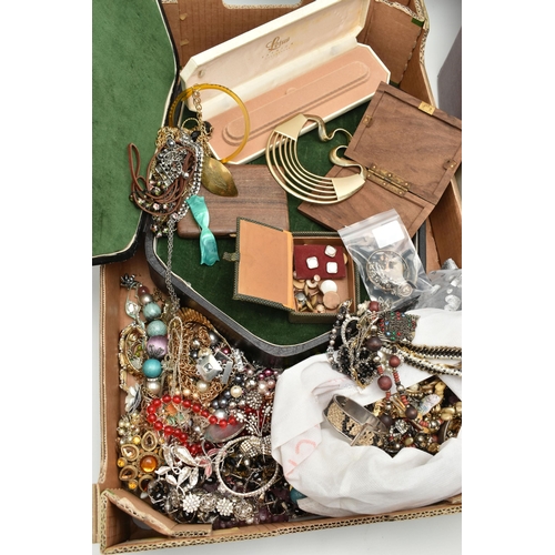 172 - A BOX OF ASSORTED JEWELLERY AND JEWELLERY BOXES, to include a rolled gold christening bangle, a roll... 