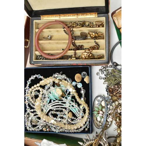 172 - A BOX OF ASSORTED JEWELLERY AND JEWELLERY BOXES, to include a rolled gold christening bangle, a roll... 