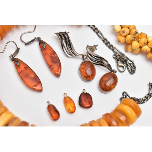 173 - AN ASSORTMENT OF AMBER JEWELLERY, to include a large statement necklace, comprised of thirty nine am... 