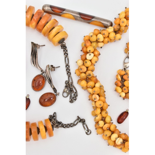 173 - AN ASSORTMENT OF AMBER JEWELLERY, to include a large statement necklace, comprised of thirty nine am... 