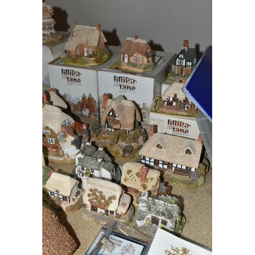 393 - A COLECTION OF LILLIPUT LANE COTTAGES, five boxed houses comprising Circular Cottage and Oak Cottage... 