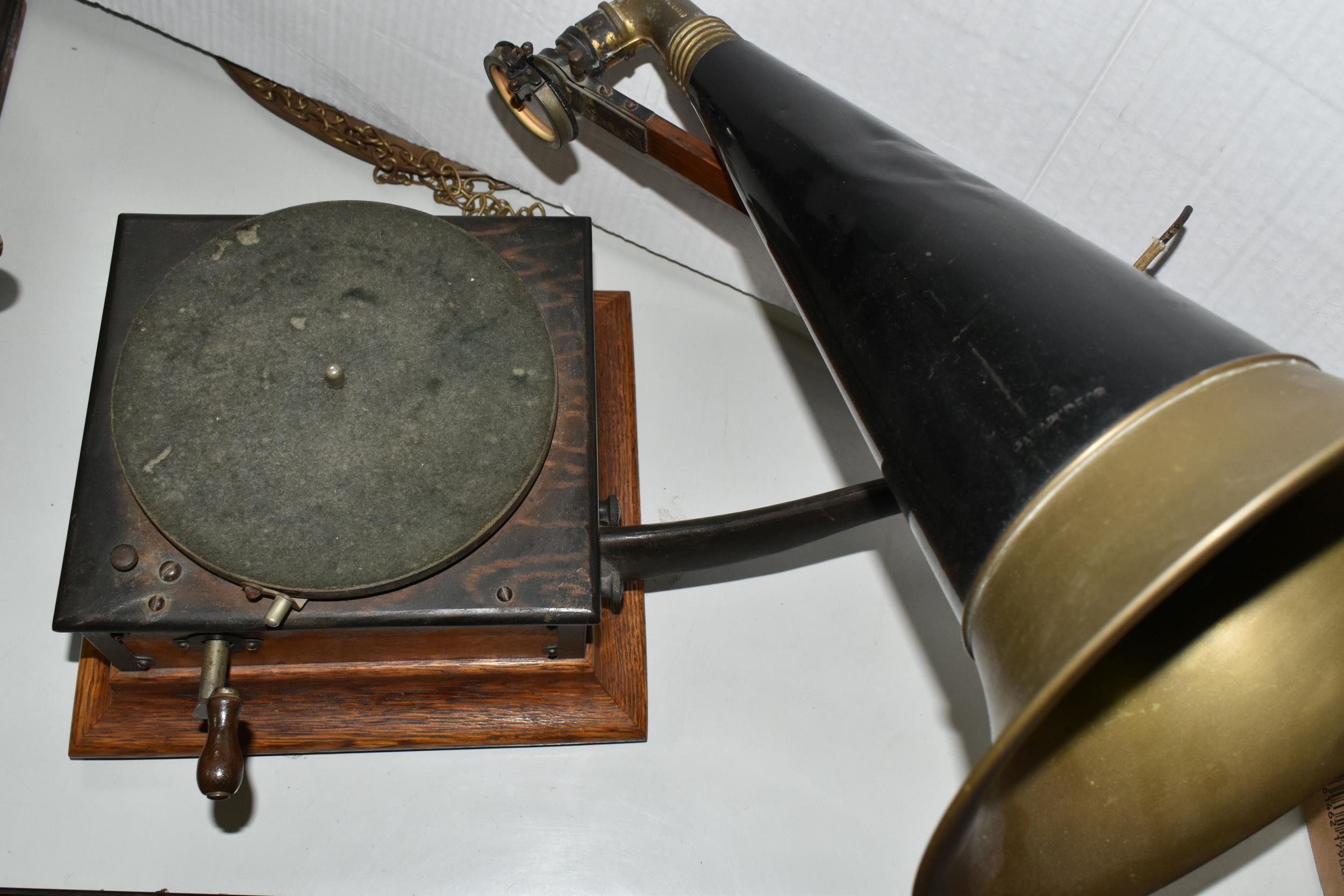 A VICTOR HIS MASTERS VOICE TYPE R COMPACT GRAMOPHONE, complete with ...