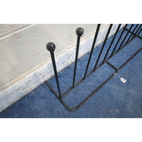 1223 - A WROUGHT IRON WELLY / WELLINGTON STAND, with ten pegs, width 90cm x depth 27cm x height 43cm (condi... 