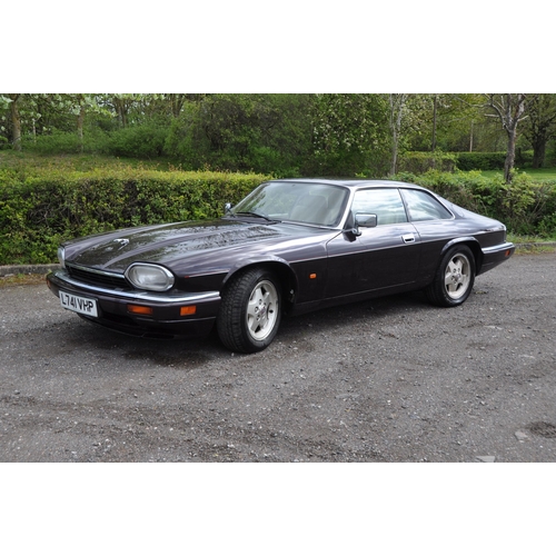 1001 - A 1994 JAGUAR XJ-S 4.0 AUTO SPORTS SALOON CAR in burgundy, 3980cc straight 6 cylinder petrol engine,... 