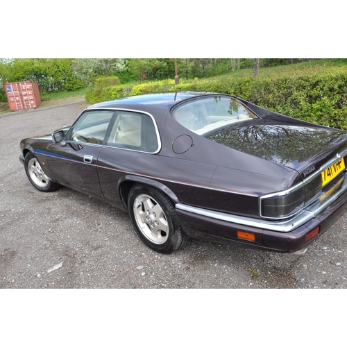 1001 - A 1994 JAGUAR XJ-S 4.0 AUTO SPORTS SALOON CAR in burgundy, 3980cc straight 6 cylinder petrol engine,... 