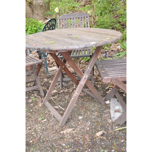 1004 - A WOODEN SLATTED FOLDING GARDEN TABLE 89cm in diameter and three folding chairs (condition report: o... 