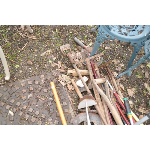 1011 - A COLLECTION OF GARDEN TOOLS including forks, rakes, spades, shovels etc (15+)