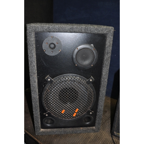 1077 - A GORILLA GB30 BASS GUITAR COMBO (PAT pass and working but input jack loose) and a 3 way PA speaker ... 