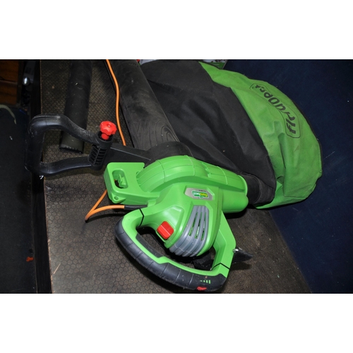 1093 - A FLORABEST FLS 3000B2 LEAF BLOWER/VAC with original box and attachments (PAT pass and working)