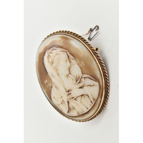 53 - A LARGE YELLOW METAL CAMEO BROOCH, molded plastic, painted cameo possibly depicting Madonna, collet ... 