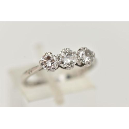 60 - A THREE STONE DIAMOND RING, three round brilliant cut diamonds, approximate total diamond weight 0.7... 