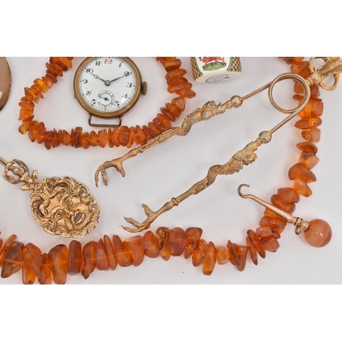 76 - A BAG OF ASSORTED JEWELLERY, to include a copal amber bead necklace, 'Halycon Days' commemorative tr... 