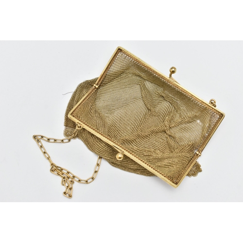 79 - AN EARLY 20TH CENTURY ROLLED GOLD CHAIN MAIL PURSE, fitted with a kissing clasp and chain for handle... 