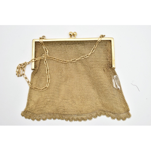 79 - AN EARLY 20TH CENTURY ROLLED GOLD CHAIN MAIL PURSE, fitted with a kissing clasp and chain for handle... 