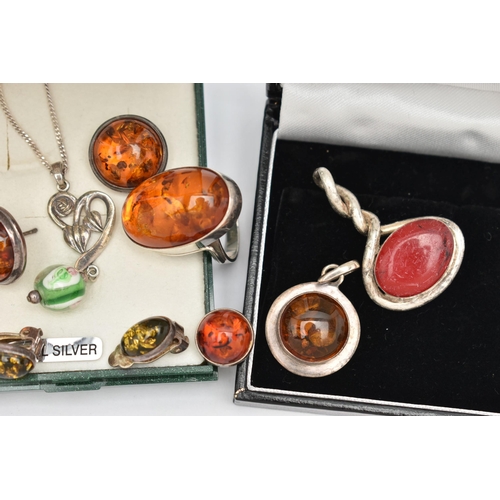 82 - A SMALL ASSORTMENT OF WHITE METAL JEWELLERY, to include a pair of white metal amber cabochon stud ea... 