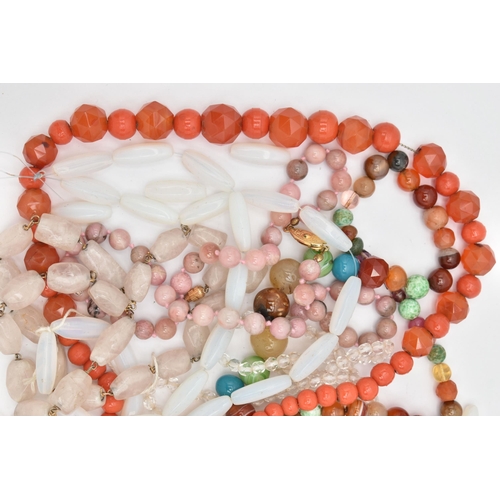 83 - A BAG OF SEMI-PRECIOUS GEMSTONE AND GLASS BEAD JEWELLERY, to include a rose quartz bead necklace, a ... 