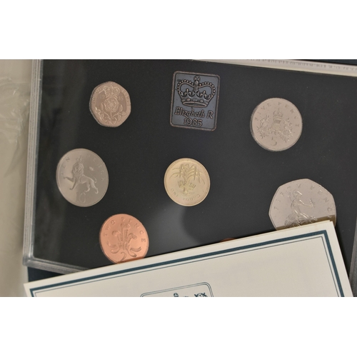 140 - A BOX CONTAINING UK AND WORLD COIN YEAR SETS, to include a 1996 De-Lux Year set, UK Proof sets 1981,... 