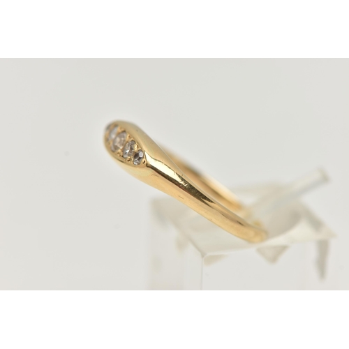 89 - AN 18CT GOLD DIAMOND BOAT RING, set with five graduating, round brilliant and single cut diamonds, p... 