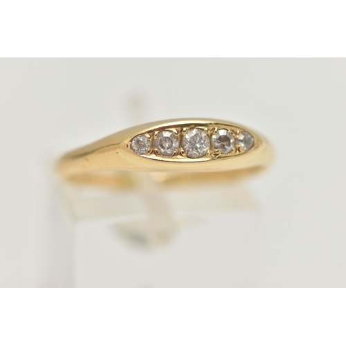 89 - AN 18CT GOLD DIAMOND BOAT RING, set with five graduating, round brilliant and single cut diamonds, p... 