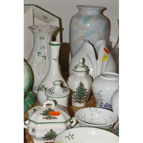 316 - A GROUP OF NAMED CERAMICS, comprising nine pieces of Spode 'Christmas Tree' pattern tableware, a New... 