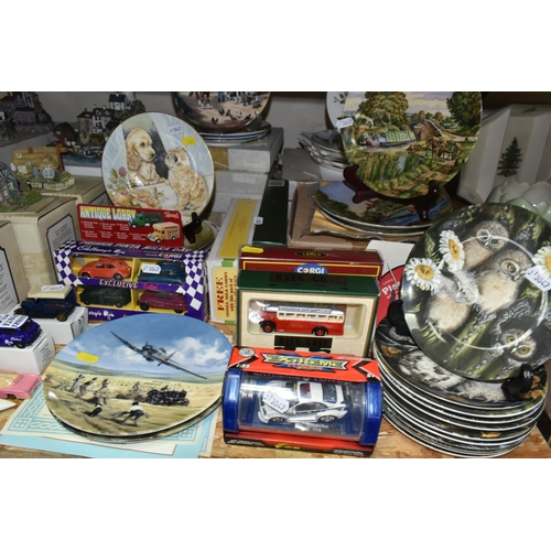 327 - A GROUP OF BOXED COTTAGE SCULPTURES, COLLECTORS PLATES AND DIECAST VEHICLES, to include fourteen box... 