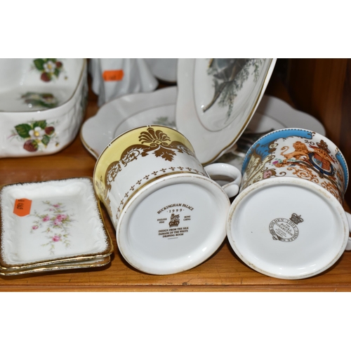 336 - A GROUP OF NAMED CERAMICS, comprising a Hammersley strawberry set, a Spode 'Fleur De Lys Gold' chamb... 