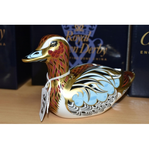 374 - A BOXED ROYAL CROWN DERBY 'COLLECTORS GUILD DUCK' PAPERWEIGHT, with gold stopper, red printed backst... 