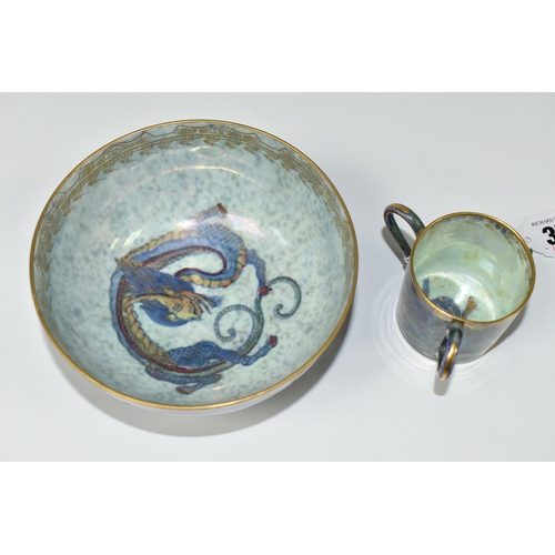 377 - A WEDGWOOD 'CELESTIAL DRAGON' LUSTRE BOWL AND A SIMILAR WEDGWOOD LUSTRE TYG, comprising bowl pattern... 