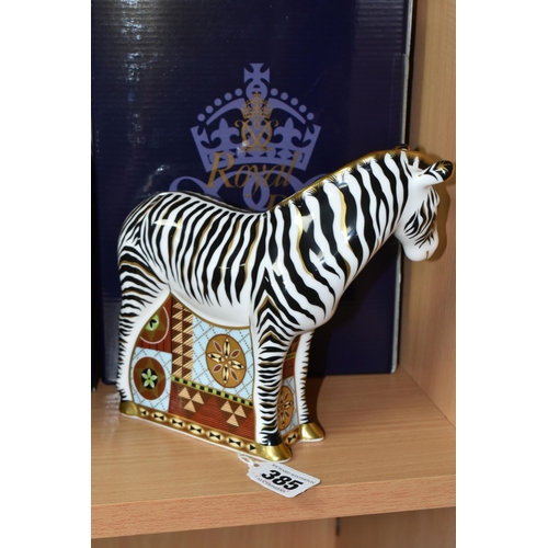 385 - A BOXED ROYAL CROWN DERBY 'ZEBRA' PAPERWEIGHT, with gold stopper, red printed backstamp and date cod... 