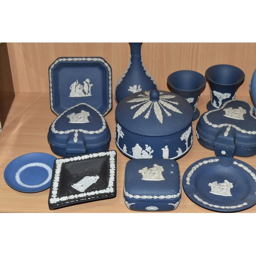 395 - A GROUP OF WEDGWOOD JASPERWARE AND OTHER CERAMICS, comprising nineteen pieces of pale blue, navy blu... 