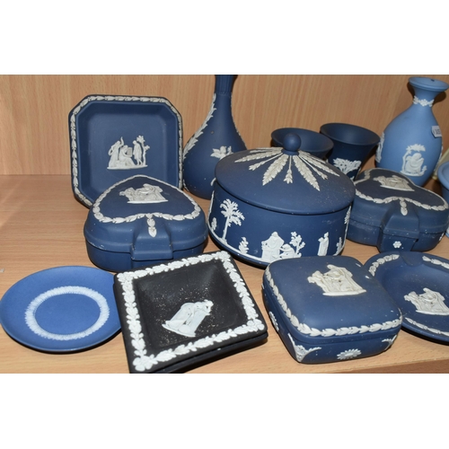 395 - A GROUP OF WEDGWOOD JASPERWARE AND OTHER CERAMICS, comprising nineteen pieces of pale blue, navy blu... 