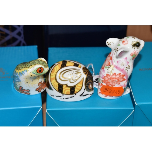 425 - THREE BOXED ROYAL CROWN DERBY PAPERWEIGHTS, comprising 'Dora Mouse' 62642 - 2017, Bumblebee 62453-  ... 