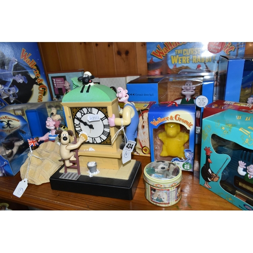 434 - A LARGE COLLECTION OF BOXED 'WALLACE & GROMIT' NOVELTY ITEMS, to include a Wesco clock, Boots radio,... 