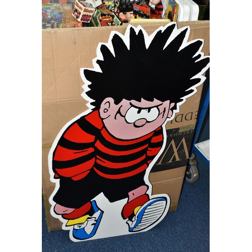 445 - A COLLECTION OF MODERN BEANO AND DENNIS THE MENACE COLLECTABLES AND MEMORABILIA, to include mugs, Da... 