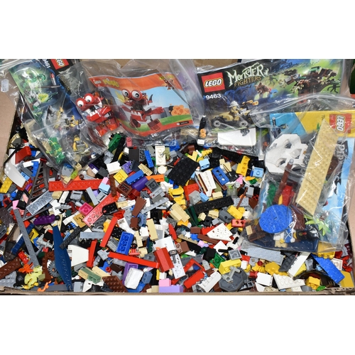 446 - A QUANTITY OF ASSORTED LOOSE MODERN LEGO,  assorted parts from various sets, also includes a small n... 