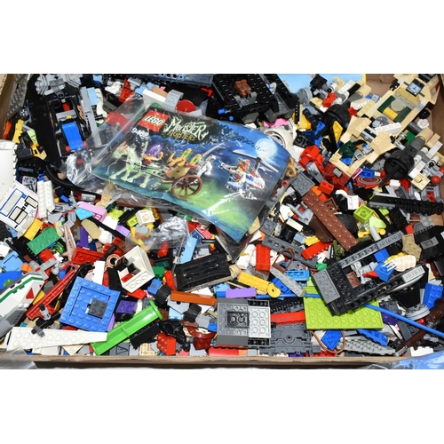 446 - A QUANTITY OF ASSORTED LOOSE MODERN LEGO,  assorted parts from various sets, also includes a small n... 