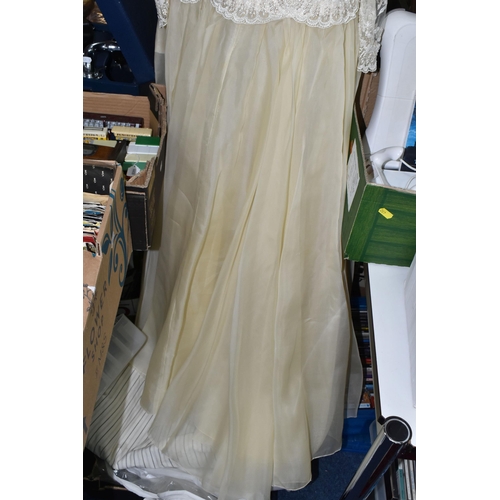 496 - A DROP WAISTED 1980's STYLE CREAM/CHAMPAGNE COLOURED WEDDING DRESS WITH TUILLE UNDERSKIRT, approxima... 