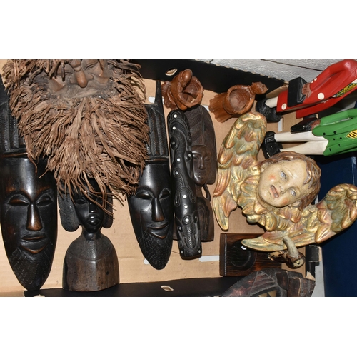 505 - A SELECTION OF WOODEN AFRICAN SOUVENIR ART ORNAMENTS INCLUDING PIECES BY SHONA ARTISANS AND OTHERS, ... 