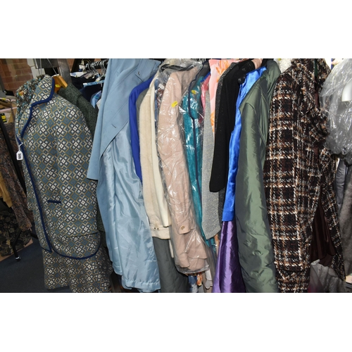 509 - A LARGE QUANTITY OF LADIES' CLOTHING, to include a vintage 100% wool 'Welsh Woollen' skirt suit in b... 