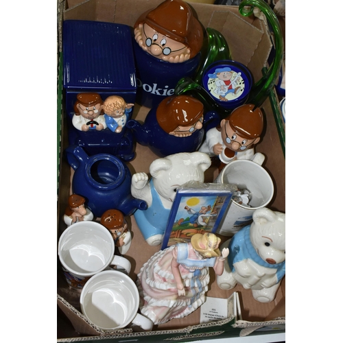 517 - TWO BOXES OF TETLEY TEA NOVELTY CERAMICS, WADE NATWEST PIGGY BANKS, ASSORTED DELFT POTTERY ORNAMENTS... 