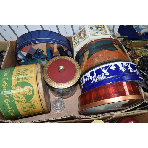 519 - FIVE BOXES AND LOOSE ADVERTISING TINS AND OTHER METALWARE, to include twenty nine advertising tins o... 