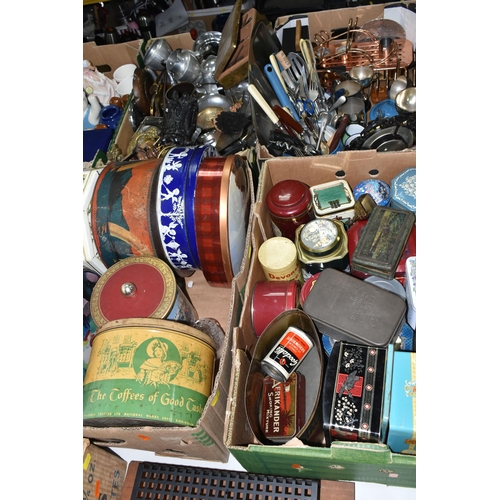 519 - FIVE BOXES AND LOOSE ADVERTISING TINS AND OTHER METALWARE, to include twenty nine advertising tins o... 