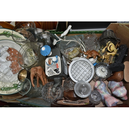 522 - FOUR BOXES AND LOOSE CERAMICS, ORNAMENTS, GLASS WARE, PICNIC SET AND SUNDRY ITEMS, to include six pi... 