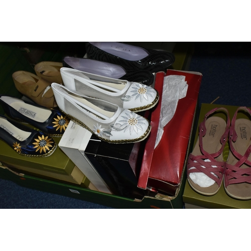 525 - A BOX AND LOOSE LADIES' SHOES, comprising fourteen pairs of mainly boxed shoes and sandals, size 3, ... 