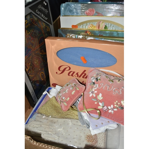 531 - LADIES' VINTAGE CLOTHING ACCESSORIES AND TABLE LINEN ETC, to include sealed packs of tights, various... 