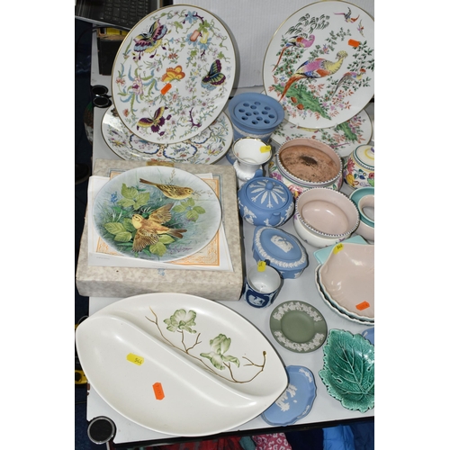 544 - ASSORTED DECORATIVE CERAMICS AND PLATES INCLUDING ROYAL DOULTON SERIES WARE, WEDGWOOD JASPER WARE, R... 