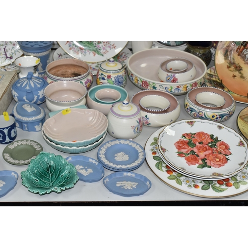 544 - ASSORTED DECORATIVE CERAMICS AND PLATES INCLUDING ROYAL DOULTON SERIES WARE, WEDGWOOD JASPER WARE, R... 